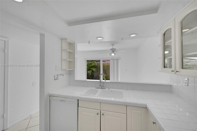 Building Photo - 5555 N Ocean Blvd