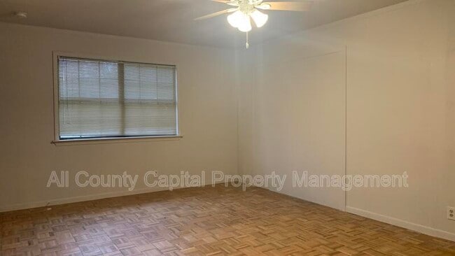 Building Photo - 609 Bissonet Ln