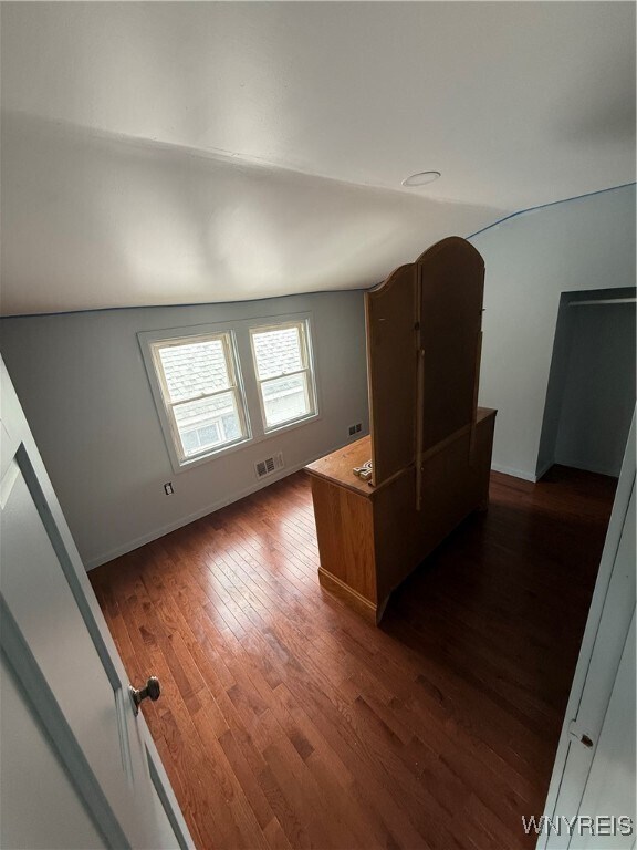 Building Photo - 26 Amber St