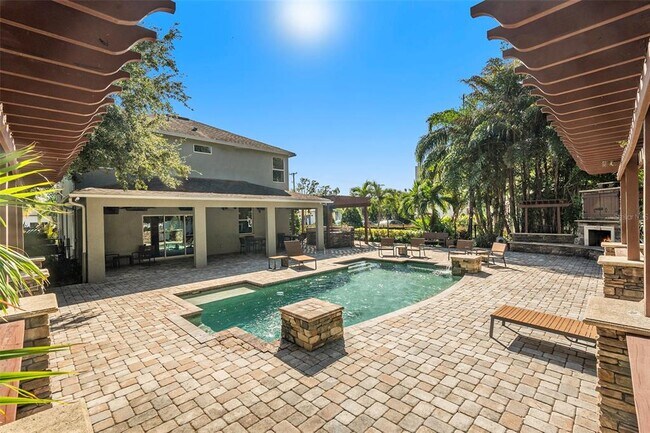 Building Photo - 5701 S MacDill Ave