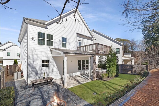 Building Photo - 1859 Commons Pl NW