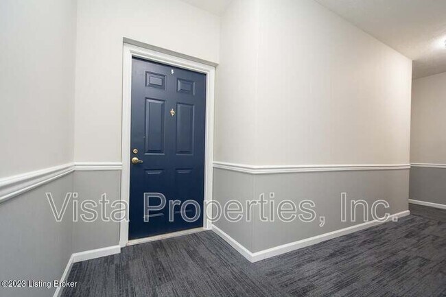 Building Photo - 2704 Bradford Commons Dr