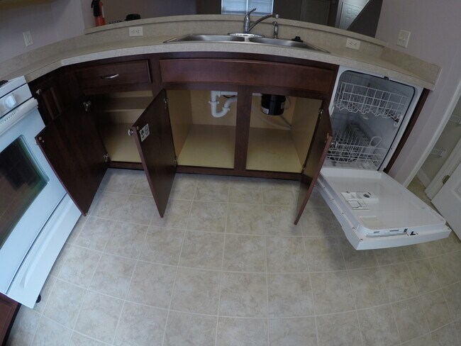 Building Photo - 2123 Quail Hollow Dr