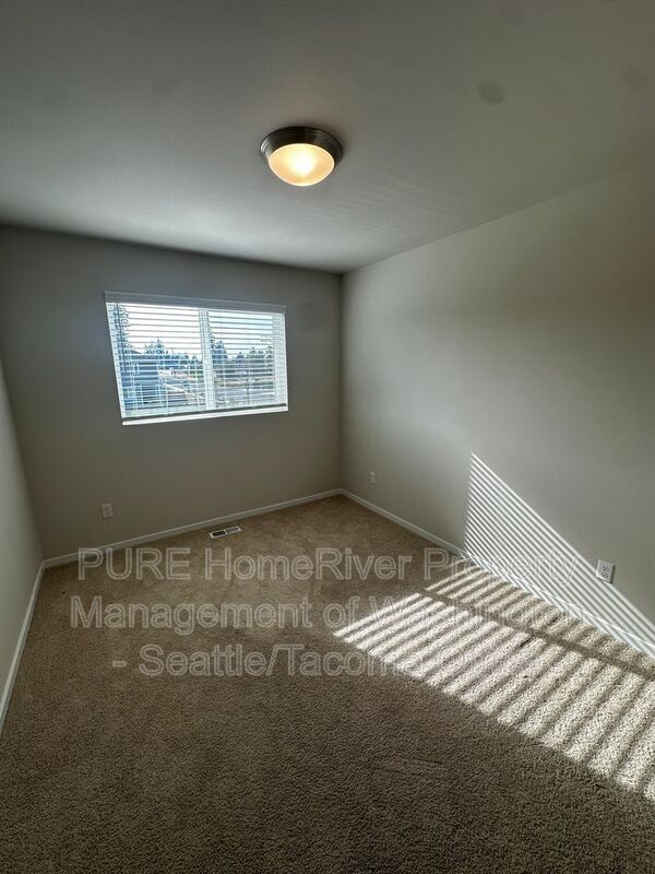 Building Photo - 18201 35th Ave Ct E
