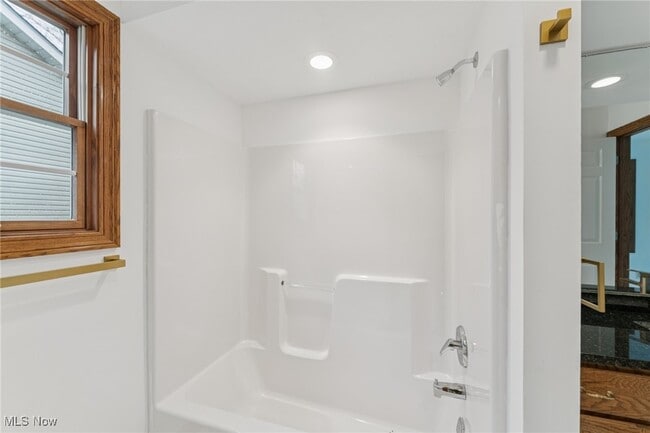 Building Photo - 276 S Bayshore Dr