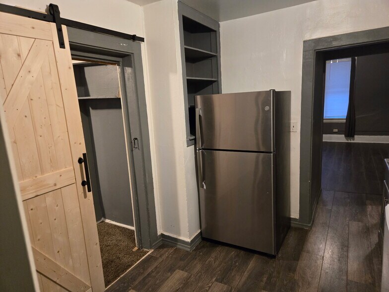 Building Photo - 10508 S Maryland Ave