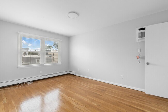 Building Photo - 226 Webster Ave