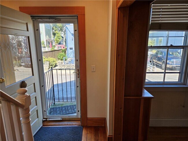 Building Photo - 10 Cherry St