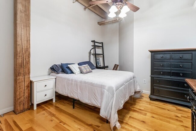 Building Photo - 112 Beach St