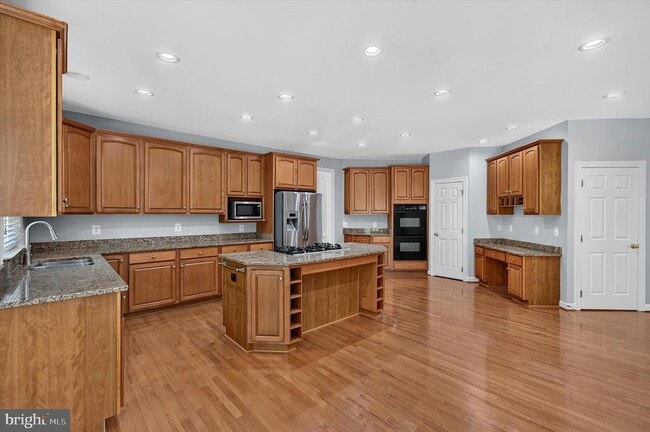 Building Photo - 25670 S Village Dr