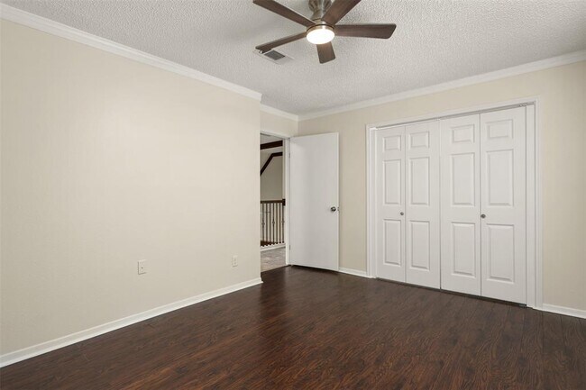 Building Photo - 831 Silverpines Rd