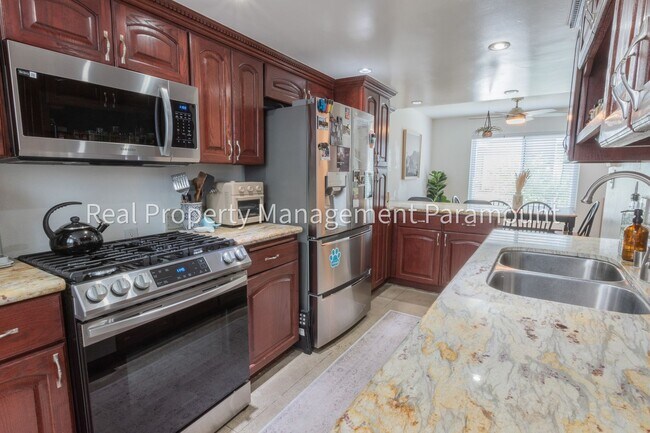 Building Photo - For Rent: Modern 2-Bedroom, 2-Bath Townhou...