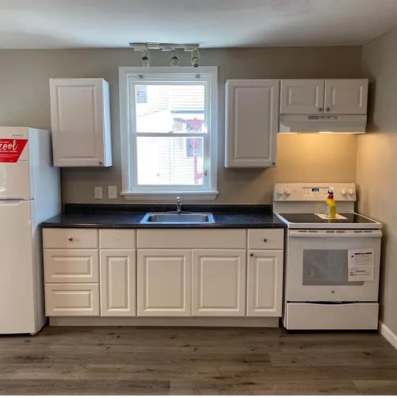 Building Photo - 46 Linden St