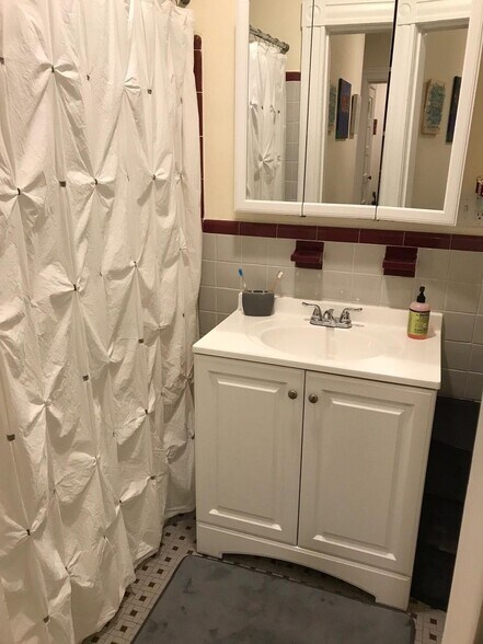 Apt 12 - 1463 Beacon St