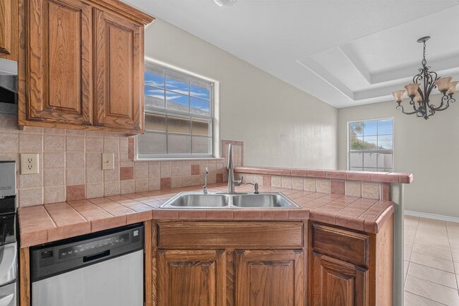 Building Photo - 3814 Sandcliff Dr