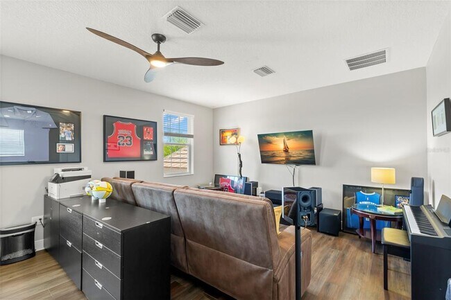 Building Photo - 31275 Spruceberry Ct
