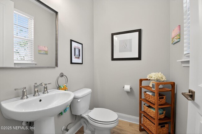 Building Photo - 244 Daydream Ave