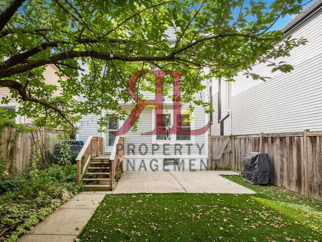 Building Photo - 362 W 4th Ave