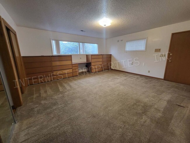 Building Photo - Classic Farmhouse on Murray w/Acreage, Mul...