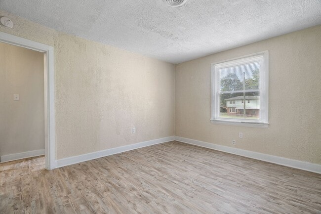 Building Photo - Portsmouth 2 bedroom -Ready Now