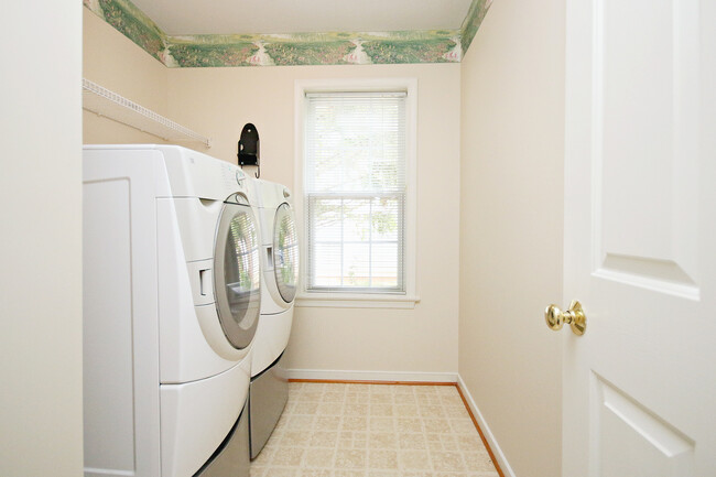 Building Photo - Spacious Foxcroft Home With Fenced Yard