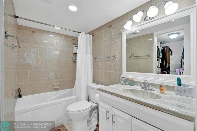 Building Photo - 9480 Poinciana Pl