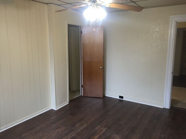 Building Photo - 5214 Friendship Ave