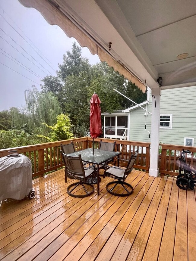 Building Photo - Beautiful Craftsman home near Duke!