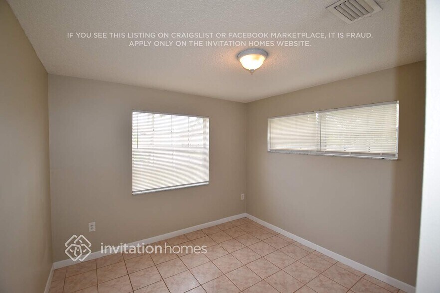 Building Photo - 9949 W Daffodil Ln