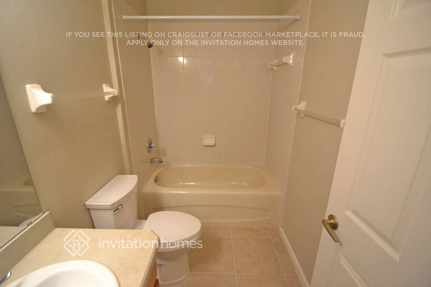 Building Photo - 3042 Bellflower Way