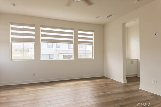 Building Photo - 35963 Bertain Dr