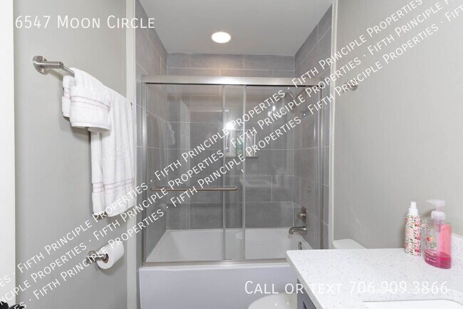Building Photo - 6547 Moon Cir
