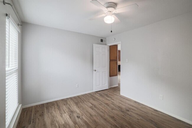 Building Photo - 10616 Mellow Meadow Dr