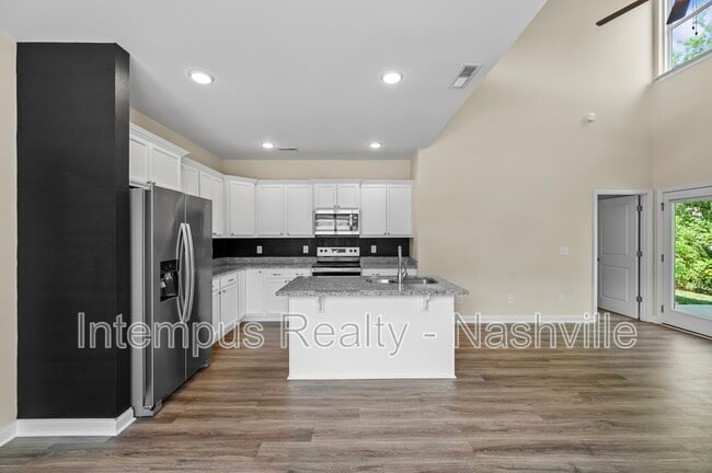 Building Photo - 1704 Bethel Ln