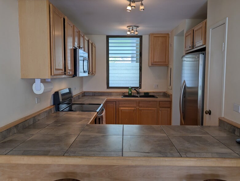 Kitchen-3 - 531 Hahaione St