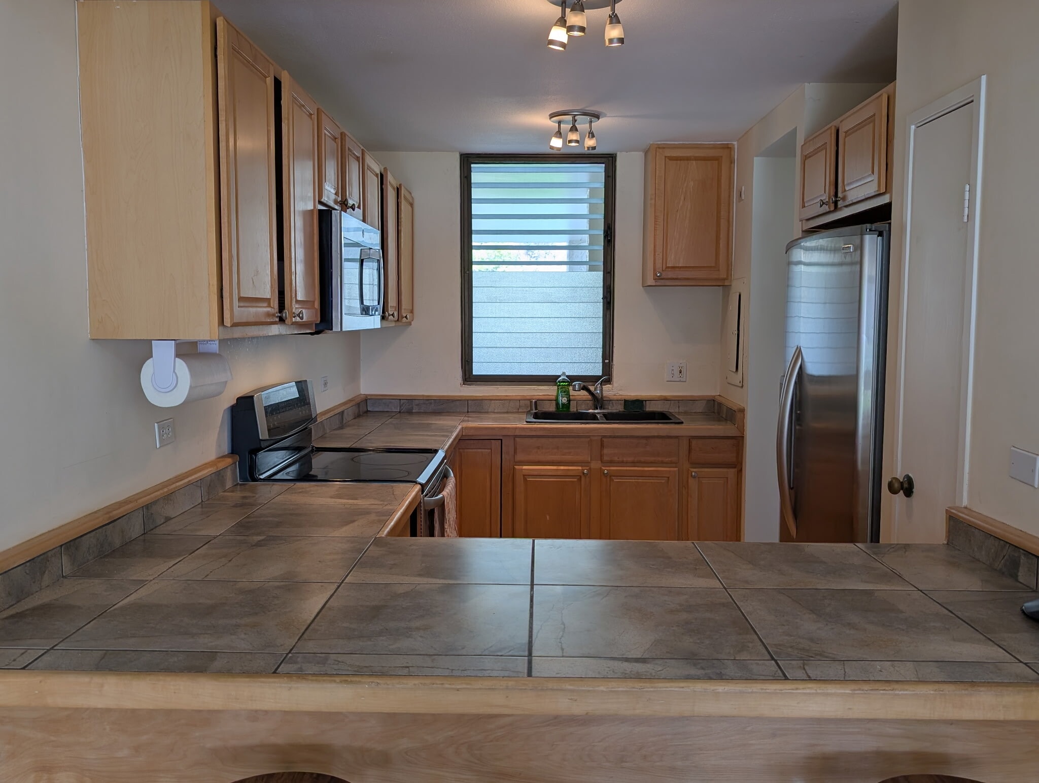 Kitchen-3 - 531 Hahaione St
