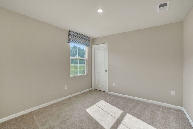 Building Photo - 69 Summerfield Dr