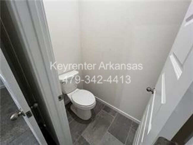 Building Photo - Amazing 3 Bedroom - 3.5 Bathroom in Fayetteville!