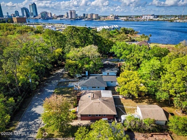 Building Photo - 719 S Shores Rd