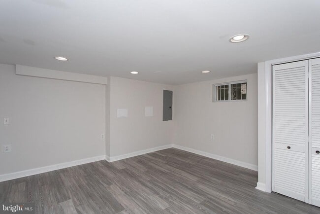 Building Photo - 104 53rd St NE