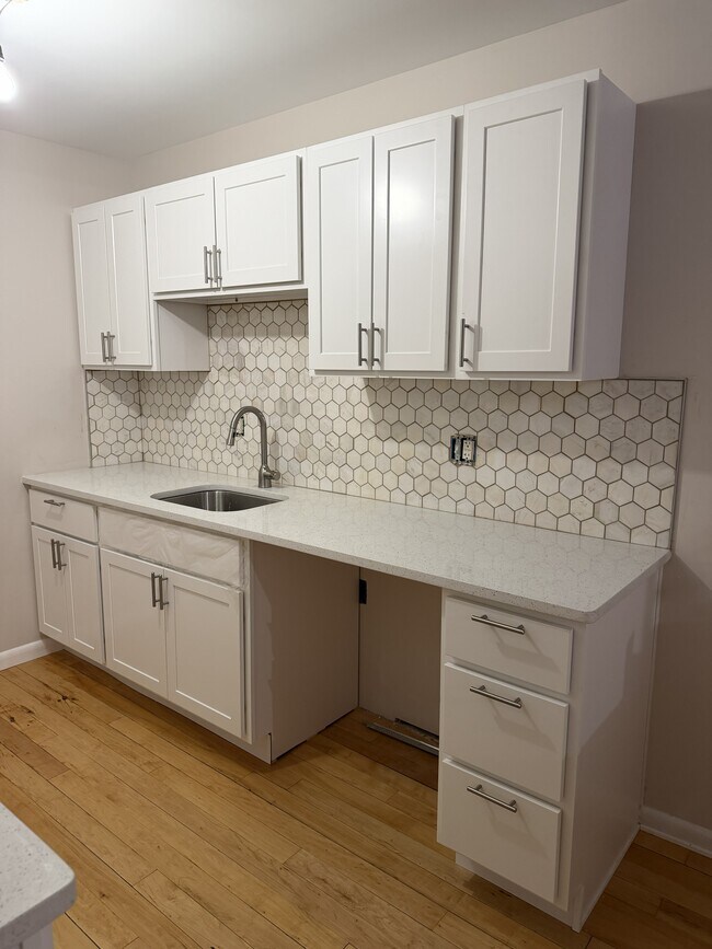 Building Photo - 203 W Caracas Ave