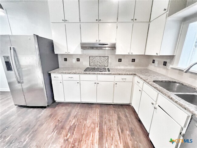 Building Photo - 127 Paloma Dr