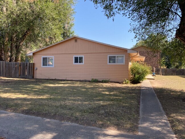 Building Photo - 1716-1718 Morningside Dr