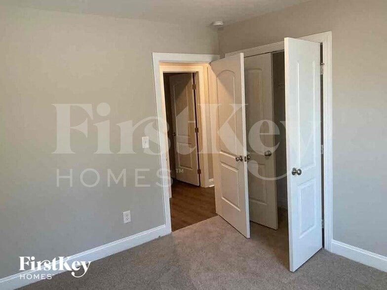 Building Photo - 2047 Samantha Dr
