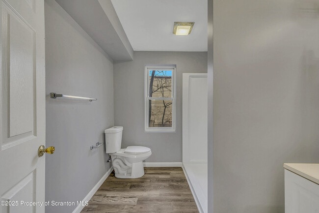 Building Photo - 916 W Linden St