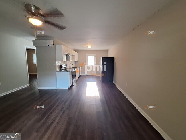 Building Photo - 217 Greenbriar Dr