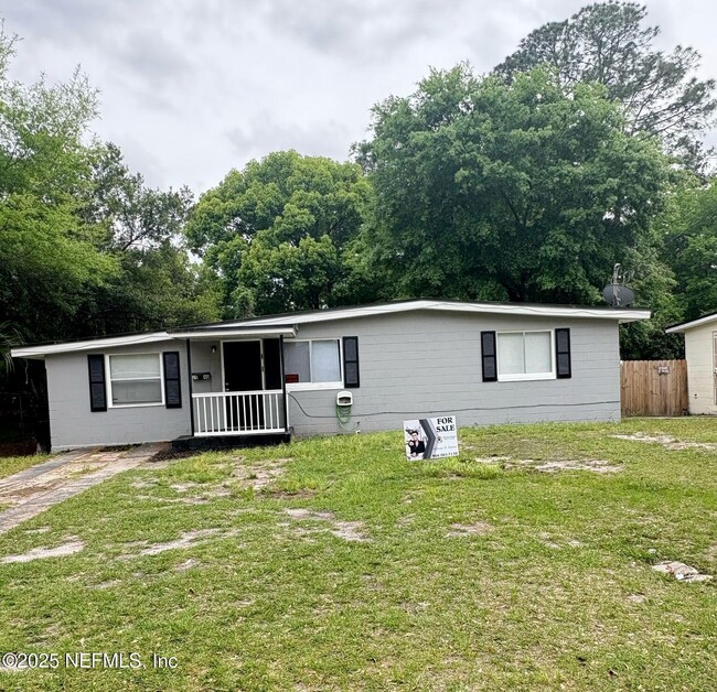 Primary Photo - 2540 Spirea St