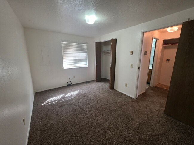 Building Photo - Duplex