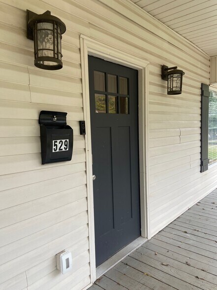 Building Photo - 529 10th Ave S