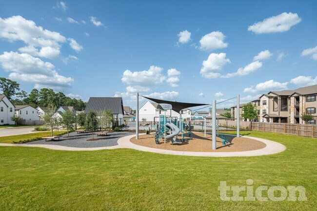 Building Photo - 9835 Willow Creek Commerce Dr